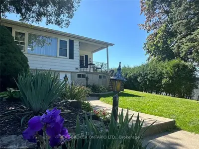 11 Lake Avenue, Puslinch, On N3c 2v4