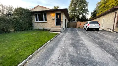 4 Wenlock Crescent, London North, On N6g 3b6
