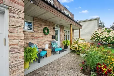 60 Woodburn Drive, Blackburn Hamlet, On K1b 3a7