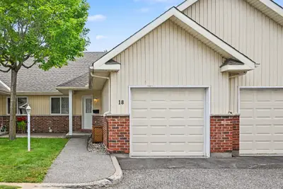 18 Daphne Crescent, Stittsville - Munster - Richmond, On K2s 1y1