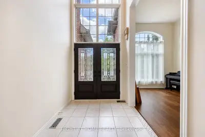 27 Thoroughbred Boulevard, Hamilton, On L9k 1l2
