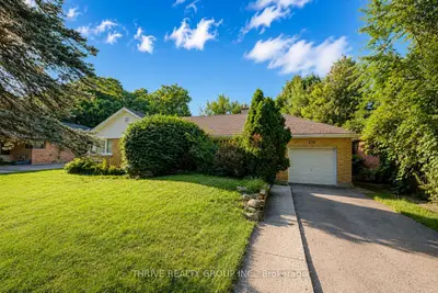 230 University Crescent Lower, London East, On N6a 2l5