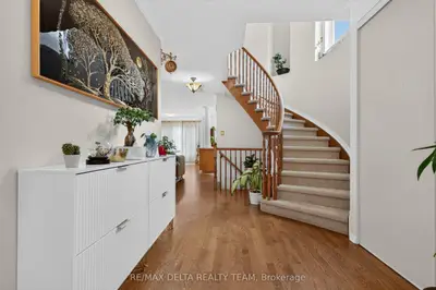 77 Flowertree Crescent, Kanata, On K2m 2r7