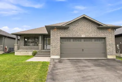 26 Autumn Grove, Quinte West, On K8v 0g8