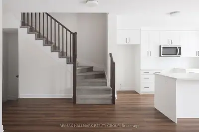 547 Roundhouse Crescent, Stittsville - Munster - Richmond, On K2s 1k4