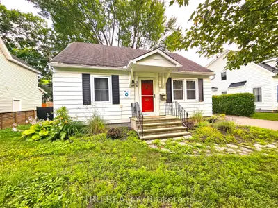 28 Arundel Avenue, Manor Park - Cardinal Glen And Area, On K1k 0b6