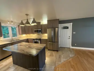 1060 Bourget Avenue, Cyrville - Carson Grove - Pineview, On K1j 8c2