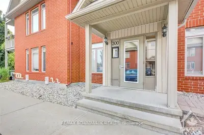 300 Meilleur Private F, Vanier And Kingsview Park, On K1l 0a2