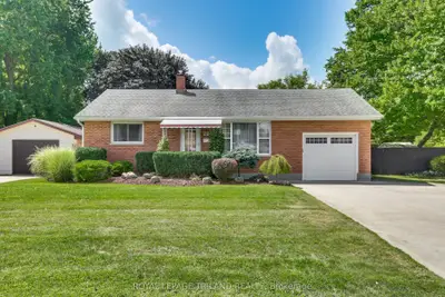 224 MCKELLAR Street, Strathroy-Caradoc, ON N7G 2Y5