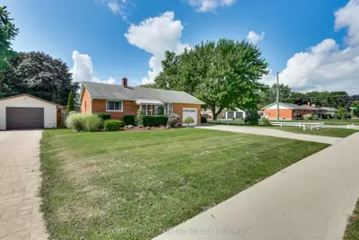 224 MCKELLAR Street, Strathroy-Caradoc, ON N7G 2Y5