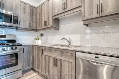 52 Barton Street E, Hamilton, On L8l 2v8