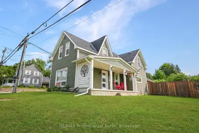 33 MAPLE Avenue, Dysart et al, ON K0M 1S0