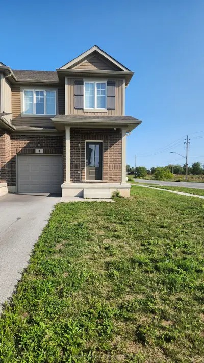 4 Sycamore Street, Welland, On L3c 0h8