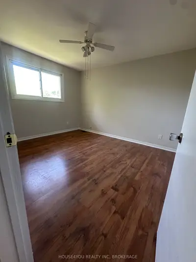 251 St Augustine Drive Ne, St. Catharines, On L2p 3l9