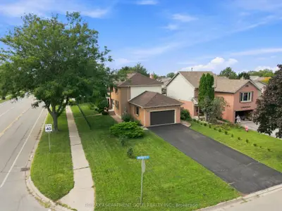 138 Livingston Avenue, Grimsby, On L3m 4x1