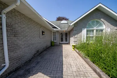 36 Russell Hill Road, Kawartha Lakes, On K0m 1a0