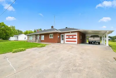 54 Ottawa Street, Laurentian Hills, On K0j 1j0