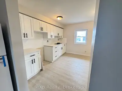 2 King Street Apt 2, Quinte West, On K8v 3v7