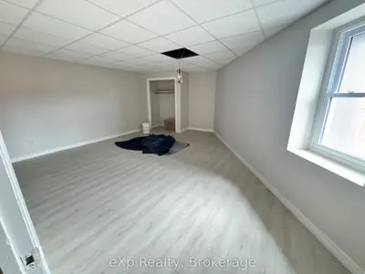 2 King Street Apt 2, Quinte West, On K8v 3v7