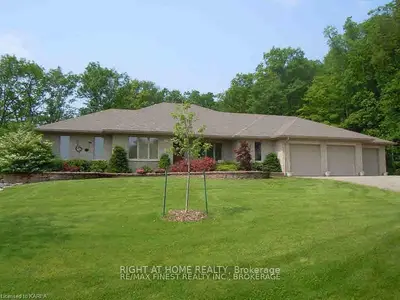 1453 Millenium Court, Kingston, On K7l 5h6