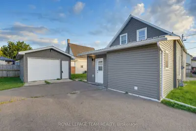 81 Bank Street S, Renfrew, On K7v 2e7