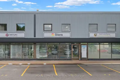 15 Capella Court 121, Country Place - Pineglen - Crestview And Area, On K2e 7x1