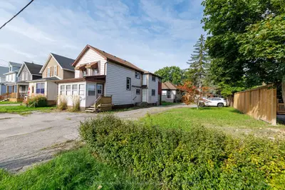 13/15 Duncan Street W, Welland, On L3b 2c5