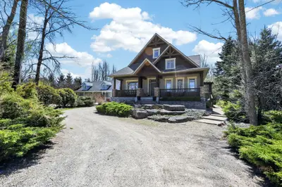 160 Sunset Boulevard, Blue Mountains, On N0h 2p0