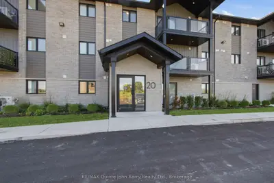 302-20 Hillside Meadow Drive, Quinte West, On K8v 0j7