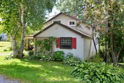 15 Sturtivans Lane, Front Of Leeds & Seeleys Bay, On K7g 2v4