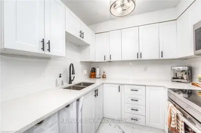 225 HARVARD Place 402, Waterloo, ON N2J 4H4