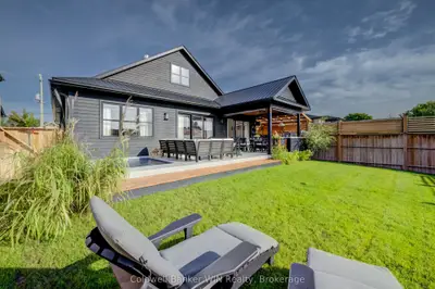 420 Wellington Street E, Wellington North, On N0g 2l4