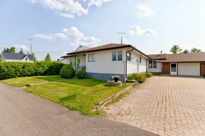 2032 Foresters Falls Road, Whitewater Region, On K0j 1v0