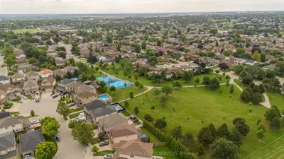24 Newcastle Court, Hamilton, On L8v 0a6