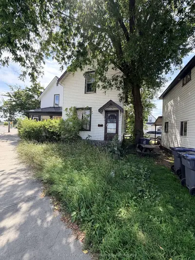 733 Simpson Street, Thunder Bay, On P7c 3k2