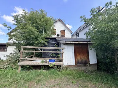 733 Simpson Street, Thunder Bay, On P7c 3k2