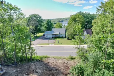 155 Main Street W, Huntsville, On P1h 1x8