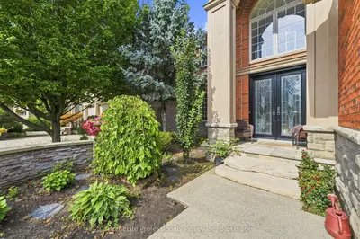 123 Tollgate Drive, Hamilton, On L9g 5c9