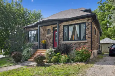 699 St Andrew Street W, Centre Wellington, On N1m 1p7