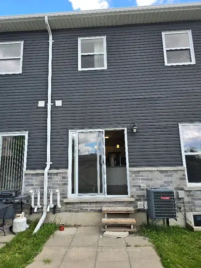 439 Athlone Avenue 2a, Woodstock, On N4s 7v8