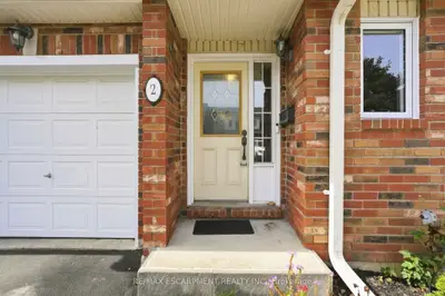 222 Fellowes Crescent 2, Hamilton, On L8b 0r1