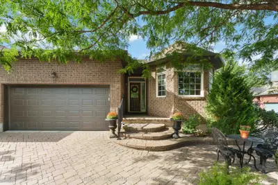 121 Bartlett Private, Hunt Club - Windsor Park Village And Area, On K1v 2a9
