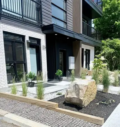 25 Grant Street 303, West Centre Town, On K1y 2w8