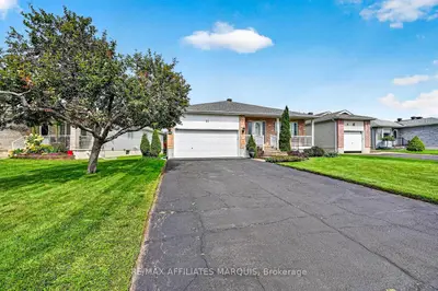 11 Decaria Boulevard, Perth, On K7h 3p6