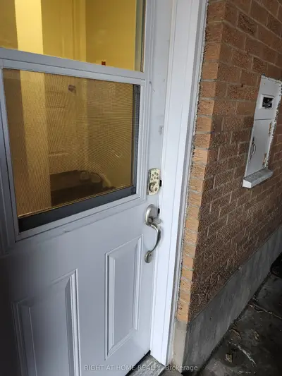 48 Westmount Road S Basemnt, Waterloo, On N2l 2k6