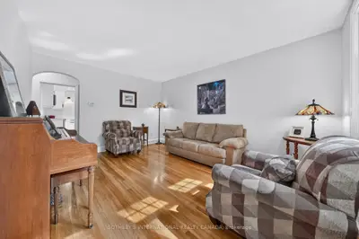 38 Roslin Avenue S, Waterloo, On N2l 2p8
