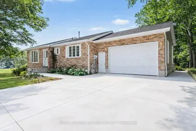 10234 Julie Avenue, Lambton Shores, On N0m 1t0