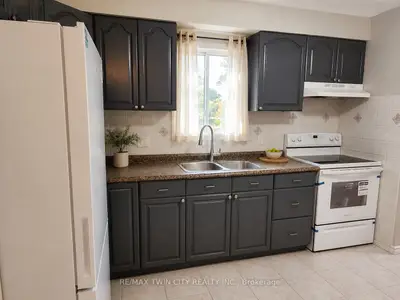 31 OLD CARRIAGE Drive, Kitchener, ON N2P 1H5