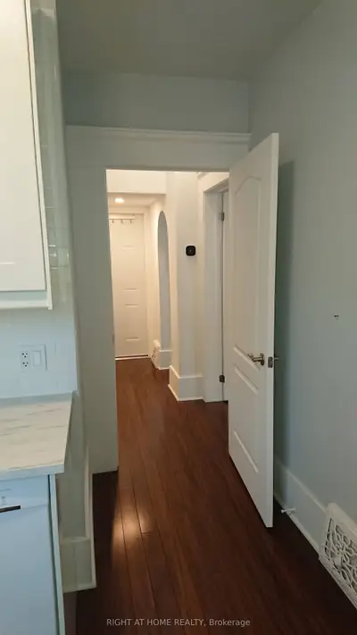 117 Wellington Street S Main, Hamilton, On L8n 2r3