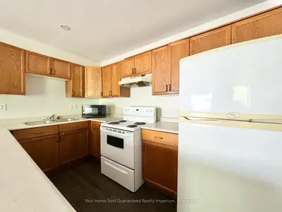59 Queenston Street Upper (b), St. Catharines, On L2r 2z1